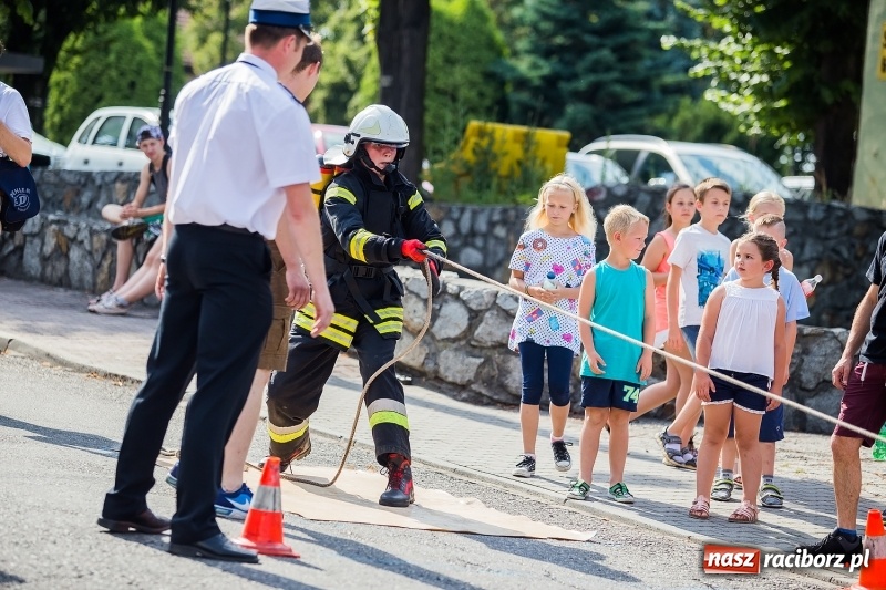 Zdjęcie w galerii na portalu naszraciborz.pl: Żelazny jak strażak w Krzanowicach. Patryk Wyglenda z pucharem prezesa OSP Krzanowice wiadomości z regionu