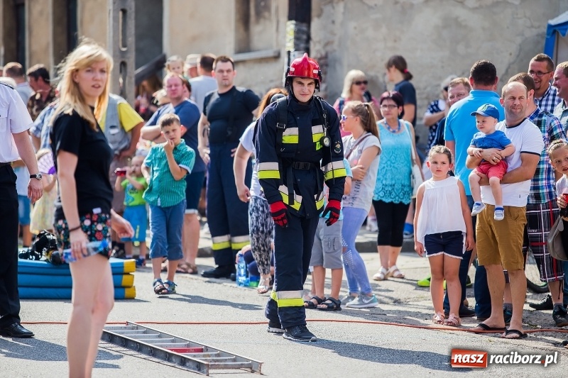 Zdjęcie w galerii na portalu naszraciborz.pl: Żelazny jak strażak w Krzanowicach. Patryk Wyglenda z pucharem prezesa OSP Krzanowice wiadomości z regionu