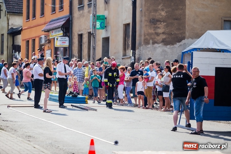 Zdjęcie w galerii na portalu naszraciborz.pl: Żelazny jak strażak w Krzanowicach. Patryk Wyglenda z pucharem prezesa OSP Krzanowice wiadomości z regionu