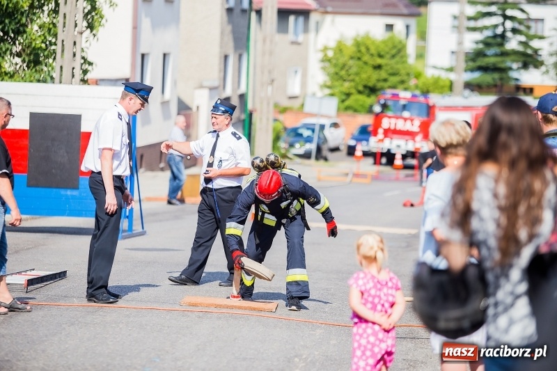 Zdjęcie w galerii na portalu naszraciborz.pl: Żelazny jak strażak w Krzanowicach. Patryk Wyglenda z pucharem prezesa OSP Krzanowice wiadomości z regionu