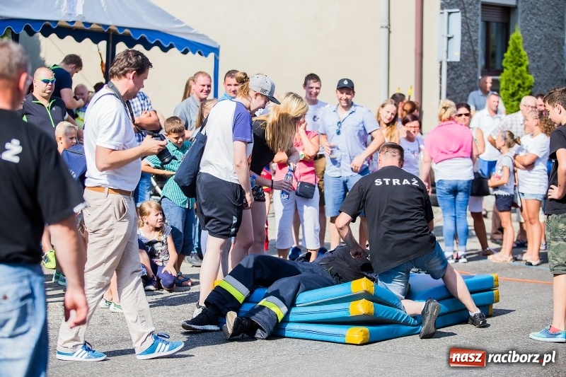 Zdjęcie w galerii na portalu naszraciborz.pl: Żelazny jak strażak w Krzanowicach. Patryk Wyglenda z pucharem prezesa OSP Krzanowice wiadomości z regionu