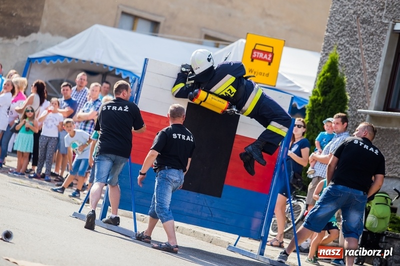 Zdjęcie w galerii na portalu naszraciborz.pl: Żelazny jak strażak w Krzanowicach. Patryk Wyglenda z pucharem prezesa OSP Krzanowice wiadomości z regionu