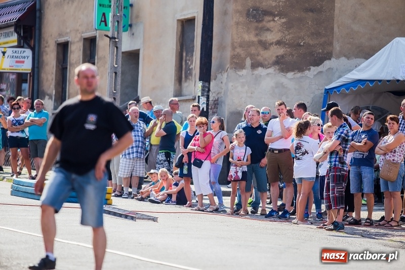 Zdjęcie w galerii na portalu naszraciborz.pl: Żelazny jak strażak w Krzanowicach. Patryk Wyglenda z pucharem prezesa OSP Krzanowice wiadomości z regionu