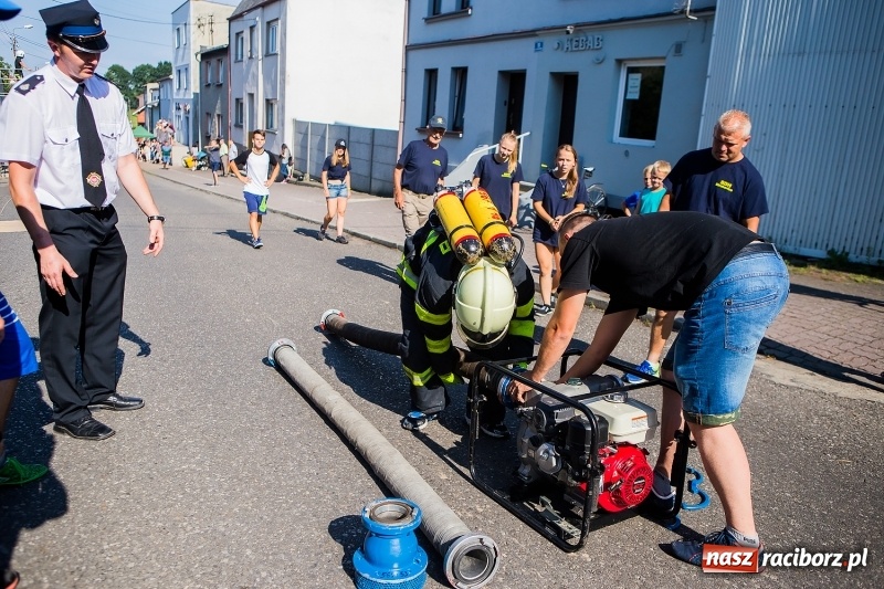 Zdjęcie w galerii na portalu naszraciborz.pl: Żelazny jak strażak w Krzanowicach. Patryk Wyglenda z pucharem prezesa OSP Krzanowice wiadomości z regionu