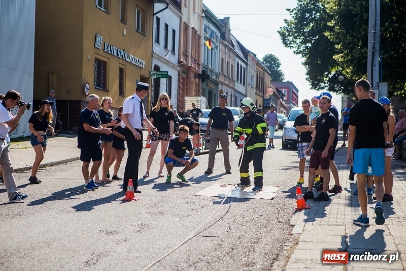 Zdjęcie w galerii na portalu naszraciborz.pl: Żelazny jak strażak w Krzanowicach. Patryk Wyglenda z pucharem prezesa OSP Krzanowice wiadomości z regionu