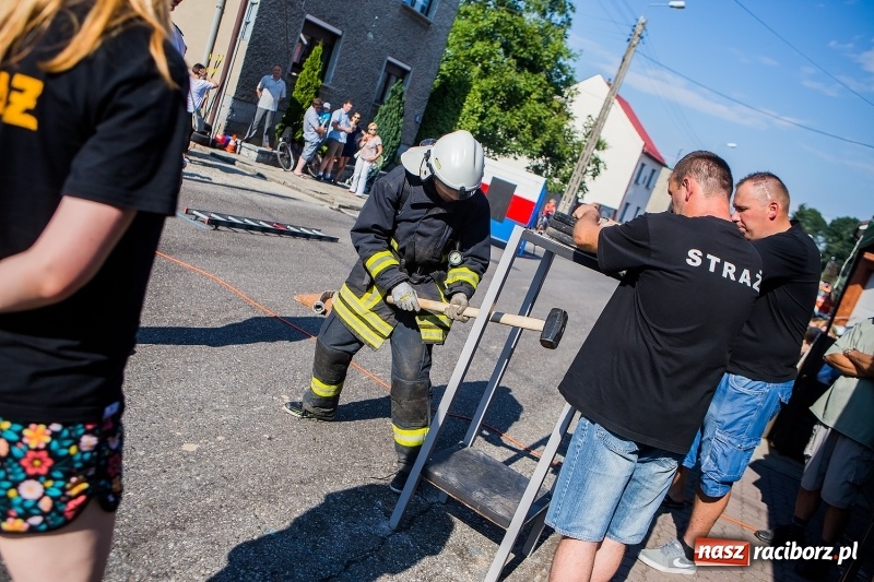 Zdjęcie w galerii na portalu naszraciborz.pl: Żelazny jak strażak w Krzanowicach. Patryk Wyglenda z pucharem prezesa OSP Krzanowice wiadomości z regionu