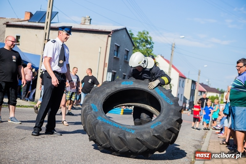 Zdjęcie w galerii na portalu naszraciborz.pl: Żelazny jak strażak w Krzanowicach. Patryk Wyglenda z pucharem prezesa OSP Krzanowice wiadomości z regionu