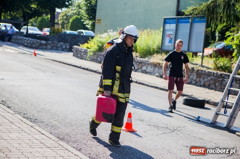 Zdjęcie w galerii na portalu naszraciborz.pl: Żelazny jak strażak w Krzanowicach. Patryk Wyglenda z pucharem prezesa OSP Krzanowice wiadomości z regionu