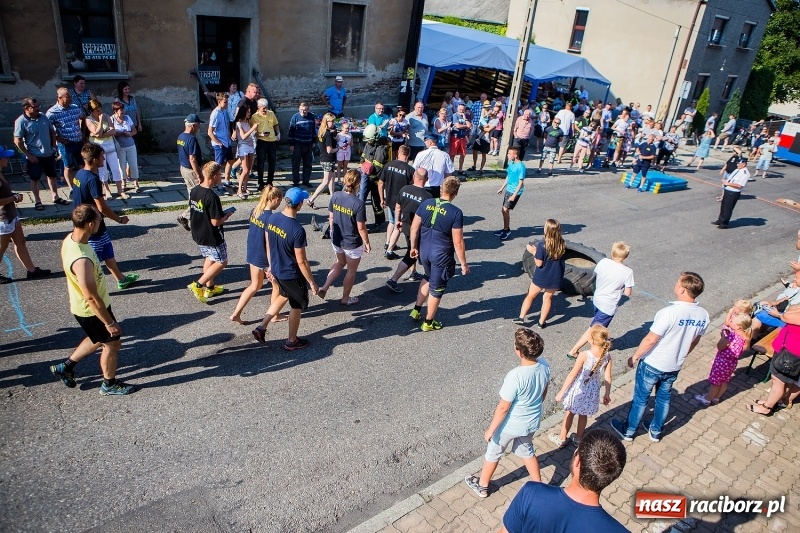 Zdjęcie w galerii na portalu naszraciborz.pl: Żelazny jak strażak w Krzanowicach. Patryk Wyglenda z pucharem prezesa OSP Krzanowice wiadomości z regionu