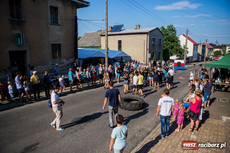 Zdjęcie w galerii na portalu naszraciborz.pl: Żelazny jak strażak w Krzanowicach. Patryk Wyglenda z pucharem prezesa OSP Krzanowice wiadomości z regionu