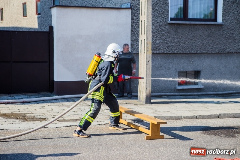 Zdjęcie w galerii na portalu naszraciborz.pl: Żelazny jak strażak w Krzanowicach. Patryk Wyglenda z pucharem prezesa OSP Krzanowice wiadomości z regionu