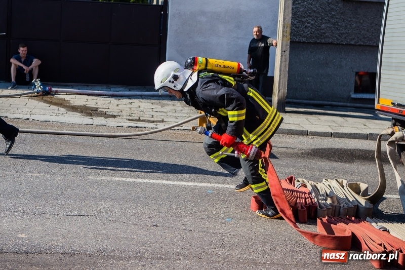 Zdjęcie w galerii na portalu naszraciborz.pl: Żelazny jak strażak w Krzanowicach. Patryk Wyglenda z pucharem prezesa OSP Krzanowice wiadomości z regionu