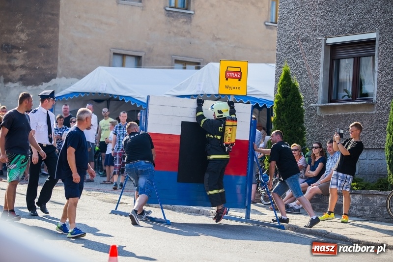 Zdjęcie w galerii na portalu naszraciborz.pl: Żelazny jak strażak w Krzanowicach. Patryk Wyglenda z pucharem prezesa OSP Krzanowice wiadomości z regionu