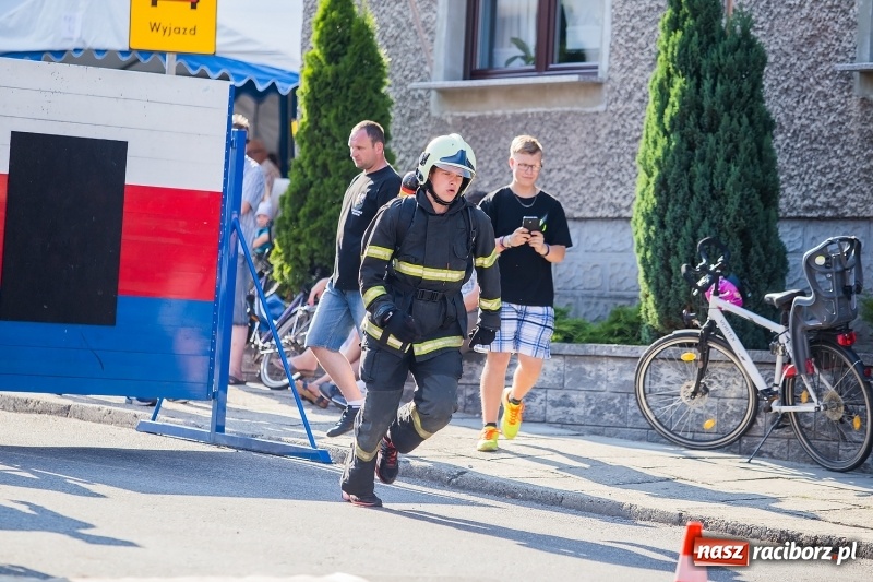 Zdjęcie w galerii na portalu naszraciborz.pl: Żelazny jak strażak w Krzanowicach. Patryk Wyglenda z pucharem prezesa OSP Krzanowice wiadomości z regionu