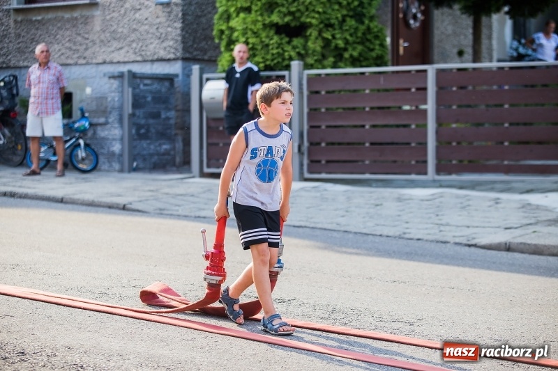 Zdjęcie w galerii na portalu naszraciborz.pl: Żelazny jak strażak w Krzanowicach. Patryk Wyglenda z pucharem prezesa OSP Krzanowice wiadomości z regionu