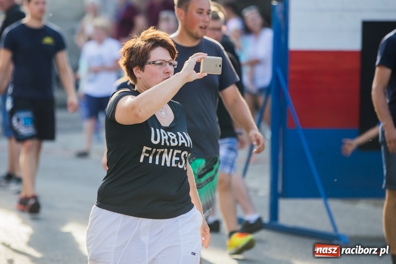 Zdjęcie w galerii na portalu naszraciborz.pl: Żelazny jak strażak w Krzanowicach. Patryk Wyglenda z pucharem prezesa OSP Krzanowice wiadomości z regionu