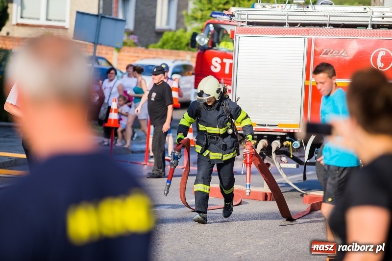 Zdjęcie w galerii na portalu naszraciborz.pl: Żelazny jak strażak w Krzanowicach. Patryk Wyglenda z pucharem prezesa OSP Krzanowice wiadomości z regionu