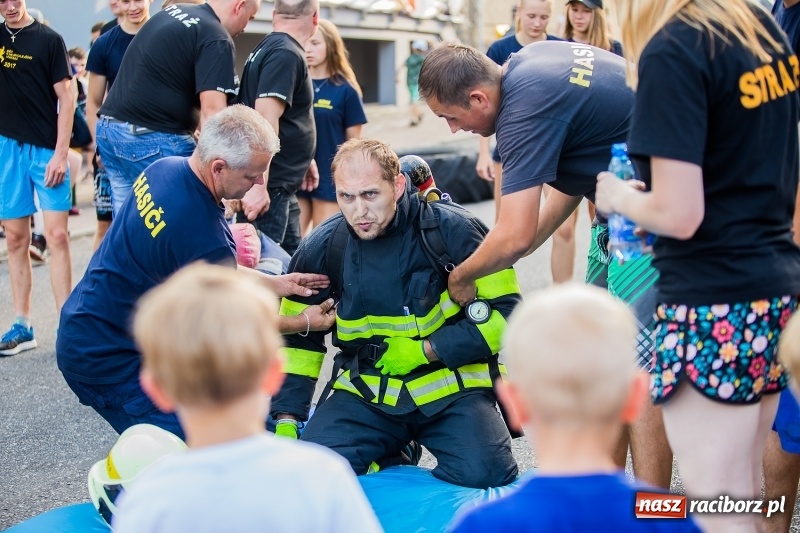 Zdjęcie w galerii na portalu naszraciborz.pl: Żelazny jak strażak w Krzanowicach. Patryk Wyglenda z pucharem prezesa OSP Krzanowice wiadomości z regionu