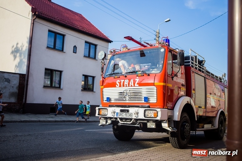 Zdjęcie w galerii na portalu naszraciborz.pl: Żelazny jak strażak w Krzanowicach. Patryk Wyglenda z pucharem prezesa OSP Krzanowice wiadomości z regionu