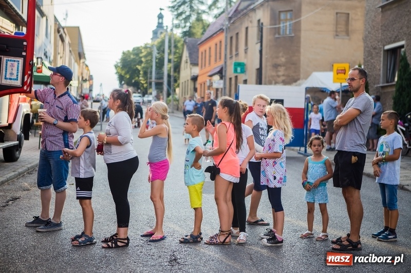 Zdjęcie w galerii na portalu naszraciborz.pl: Żelazny jak strażak w Krzanowicach. Patryk Wyglenda z pucharem prezesa OSP Krzanowice wiadomości z regionu