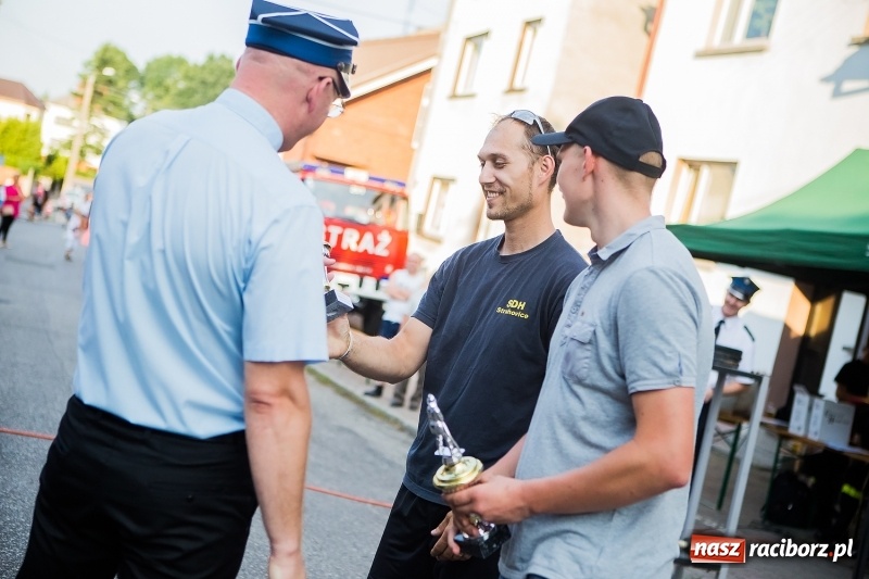Zdjęcie w galerii na portalu naszraciborz.pl: Żelazny jak strażak w Krzanowicach. Patryk Wyglenda z pucharem prezesa OSP Krzanowice wiadomości z regionu