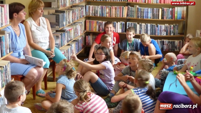 Zdjęcie w galerii na portalu naszraciborz.pl: Lato z biblioteką - w książnicy obchodzono Dzień Przyjaciela wiadomości z regionu