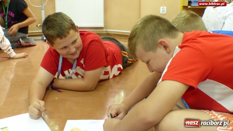 Zdjęcie w galerii na portalu naszraciborz.pl: Lato z biblioteką - w książnicy obchodzono Dzień Przyjaciela wiadomości z regionu