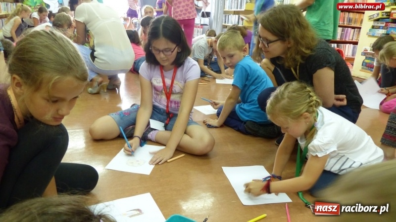 Zdjęcie w galerii na portalu naszraciborz.pl: Lato z biblioteką - w książnicy obchodzono Dzień Przyjaciela wiadomości z regionu