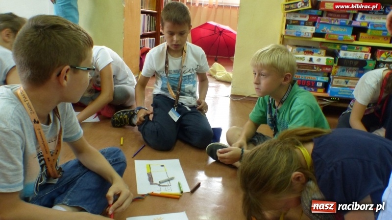 Zdjęcie w galerii na portalu naszraciborz.pl: Lato z biblioteką - w książnicy obchodzono Dzień Przyjaciela wiadomości z regionu