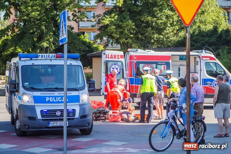 Zdjęcie w galerii na portalu naszraciborz.pl: Na skrzyżowaniu Opawskiej i Polnej doszło do potrącenia kobiety wiadomości z regionu