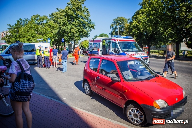 Zdjęcie w galerii na portalu naszraciborz.pl: Na skrzyżowaniu Opawskiej i Polnej doszło do potrącenia kobiety wiadomości z regionu