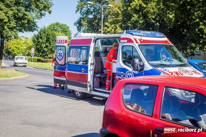 Zdjęcie w galerii na portalu naszraciborz.pl: Na skrzyżowaniu Opawskiej i Polnej doszło do potrącenia kobiety wiadomości z regionu