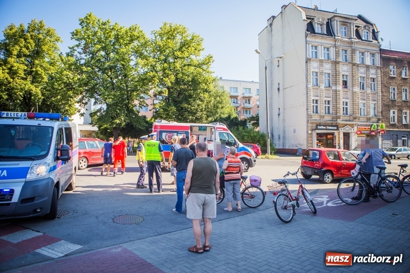 Zdjęcie w galerii na portalu naszraciborz.pl: Na skrzyżowaniu Opawskiej i Polnej doszło do potrącenia kobiety wiadomości z regionu