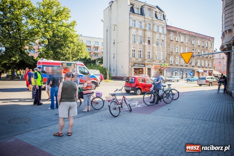 Zdjęcie w galerii na portalu naszraciborz.pl: Na skrzyżowaniu Opawskiej i Polnej doszło do potrącenia kobiety wiadomości z regionu