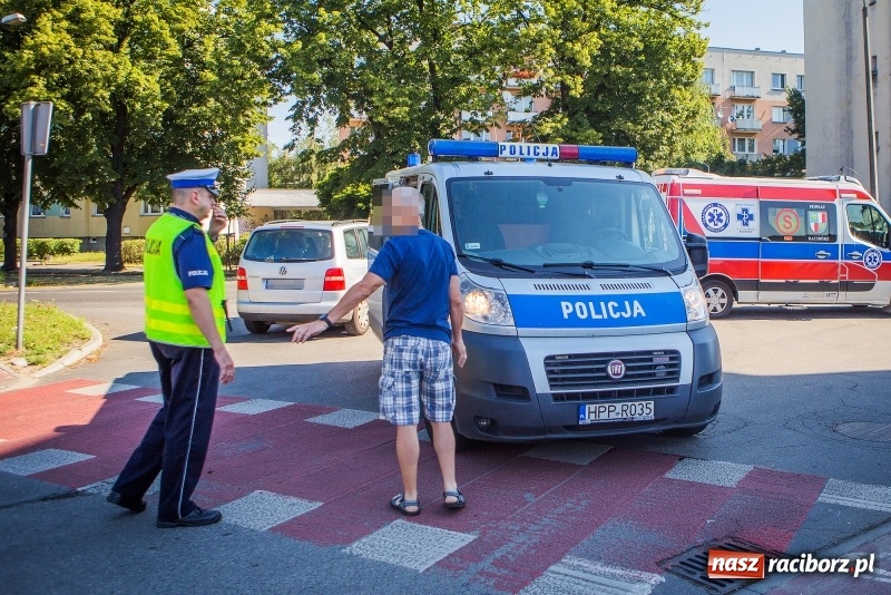 Zdjęcie w galerii na portalu naszraciborz.pl: Na skrzyżowaniu Opawskiej i Polnej doszło do potrącenia kobiety wiadomości z regionu