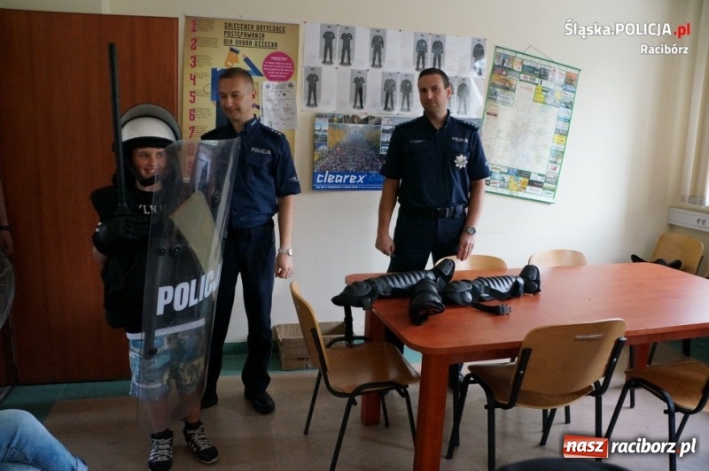 Zdjęcie w galerii na portalu naszraciborz.pl: Podczas półkolonii zobaczyli, jak pracują raciborscy policjanci  wiadomości z regionu