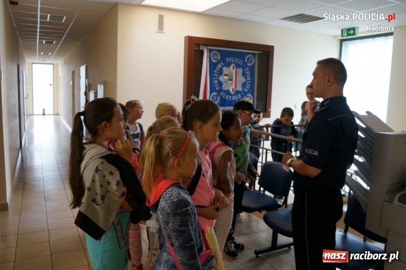 Zdjęcie w galerii na portalu naszraciborz.pl: Podczas półkolonii zobaczyli, jak pracują raciborscy policjanci  wiadomości z regionu