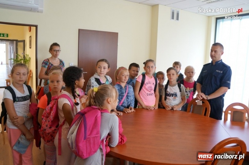 Zdjęcie w galerii na portalu naszraciborz.pl: Podczas półkolonii zobaczyli, jak pracują raciborscy policjanci  wiadomości z regionu