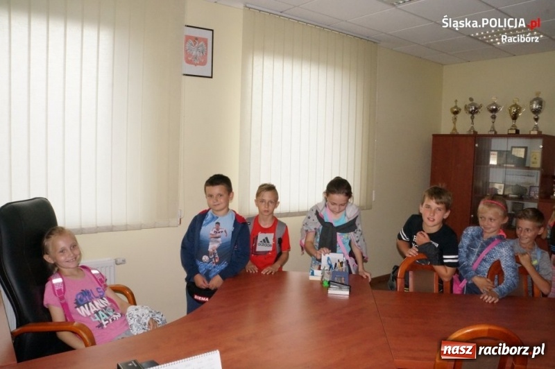 Zdjęcie w galerii na portalu naszraciborz.pl: Podczas półkolonii zobaczyli, jak pracują raciborscy policjanci  wiadomości z regionu