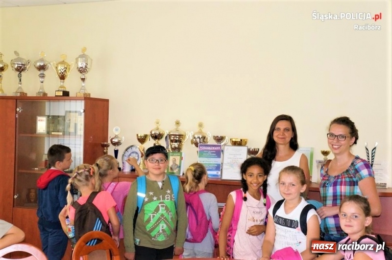 Zdjęcie w galerii na portalu naszraciborz.pl: Podczas półkolonii zobaczyli, jak pracują raciborscy policjanci  wiadomości z regionu