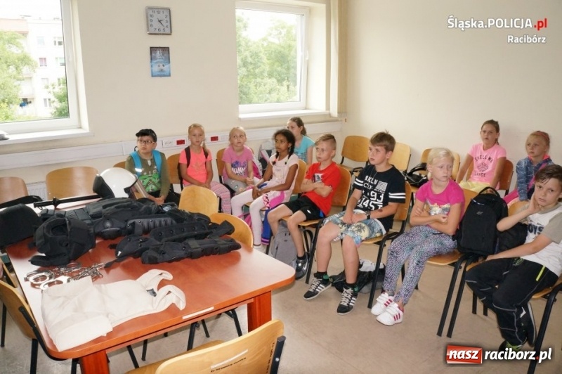 Zdjęcie w galerii na portalu naszraciborz.pl: Podczas półkolonii zobaczyli, jak pracują raciborscy policjanci  wiadomości z regionu