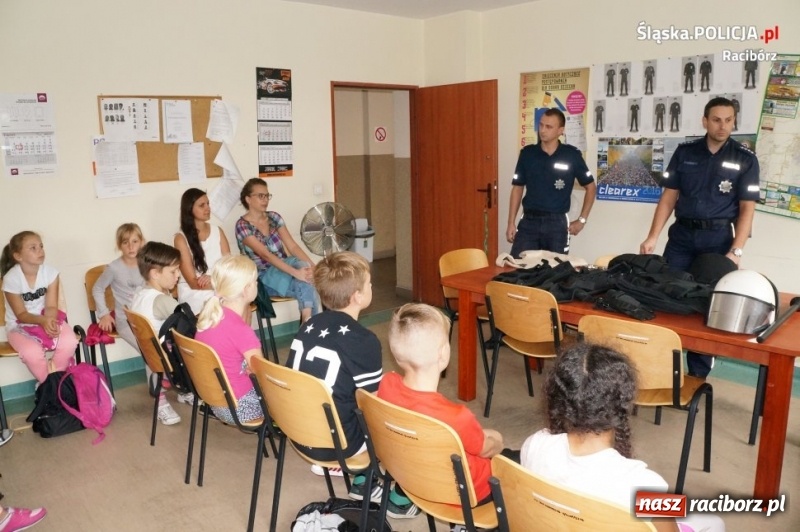 Zdjęcie w galerii na portalu naszraciborz.pl: Podczas półkolonii zobaczyli, jak pracują raciborscy policjanci  wiadomości z regionu