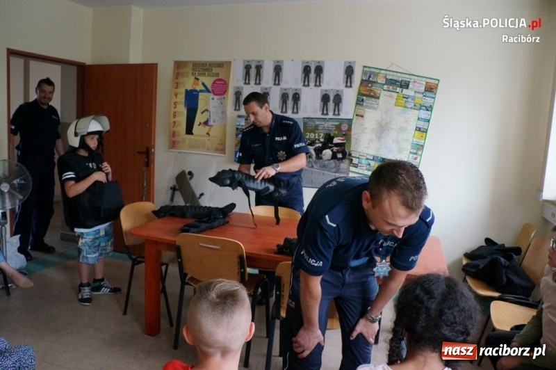 Zdjęcie w galerii na portalu naszraciborz.pl: Podczas półkolonii zobaczyli, jak pracują raciborscy policjanci  wiadomości z regionu