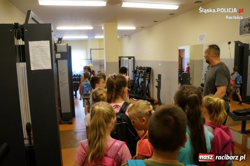 Zdjęcie w galerii na portalu naszraciborz.pl: Podczas półkolonii zobaczyli, jak pracują raciborscy policjanci  wiadomości z regionu
