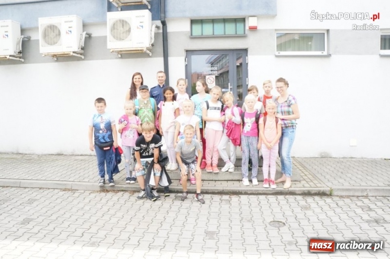 Zdjęcie w galerii na portalu naszraciborz.pl: Podczas półkolonii zobaczyli, jak pracują raciborscy policjanci  wiadomości z regionu