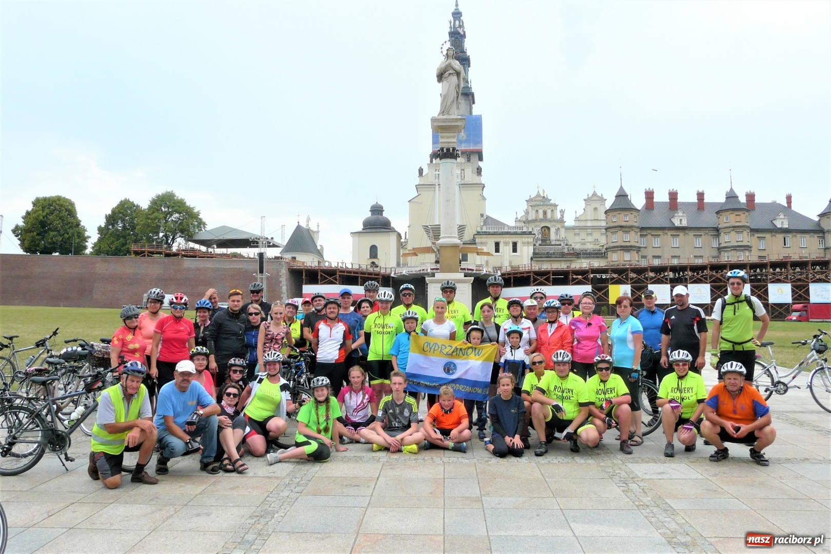 Zdjęcie w galerii na portalu naszraciborz.pl: Rowerzyści z Cyprzanowa wzięli udział w pielgrzymce na Jasną Górę wiadomości z regionu