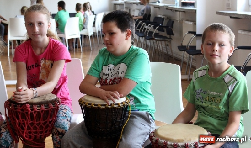 Zdjęcie w galerii na portalu naszraciborz.pl: Dziś bębny i pismo Aborygenów. Trwa podróż z Nędzy do Australii  wiadomości z regionu