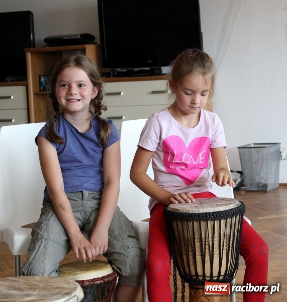 Zdjęcie w galerii na portalu naszraciborz.pl: Dziś bębny i pismo Aborygenów. Trwa podróż z Nędzy do Australii  wiadomości z regionu