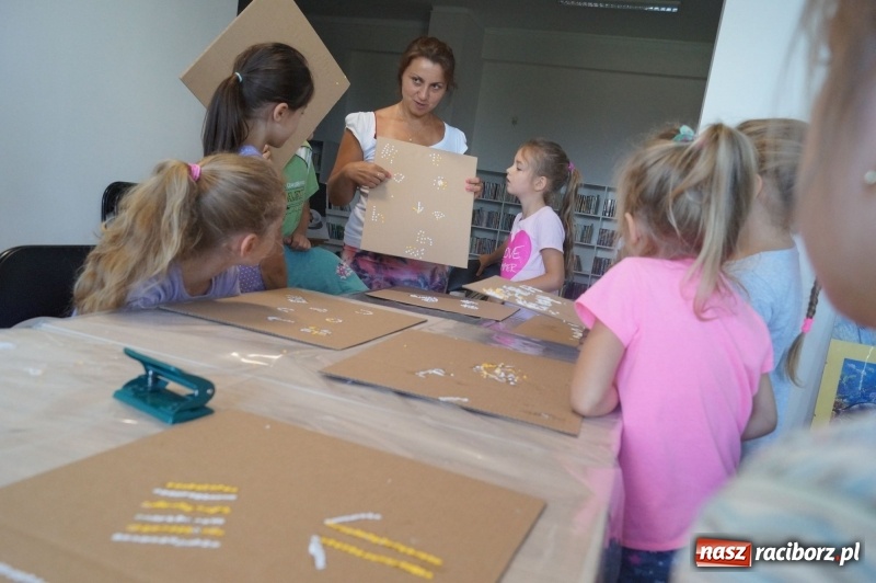 Zdjęcie w galerii na portalu naszraciborz.pl: Dziś bębny i pismo Aborygenów. Trwa podróż z Nędzy do Australii  wiadomości z regionu