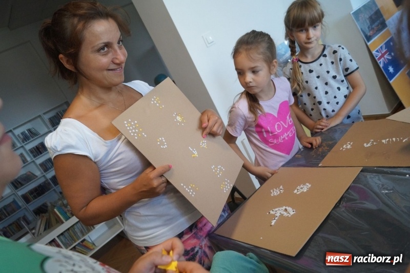 Zdjęcie w galerii na portalu naszraciborz.pl: Dziś bębny i pismo Aborygenów. Trwa podróż z Nędzy do Australii  wiadomości z regionu